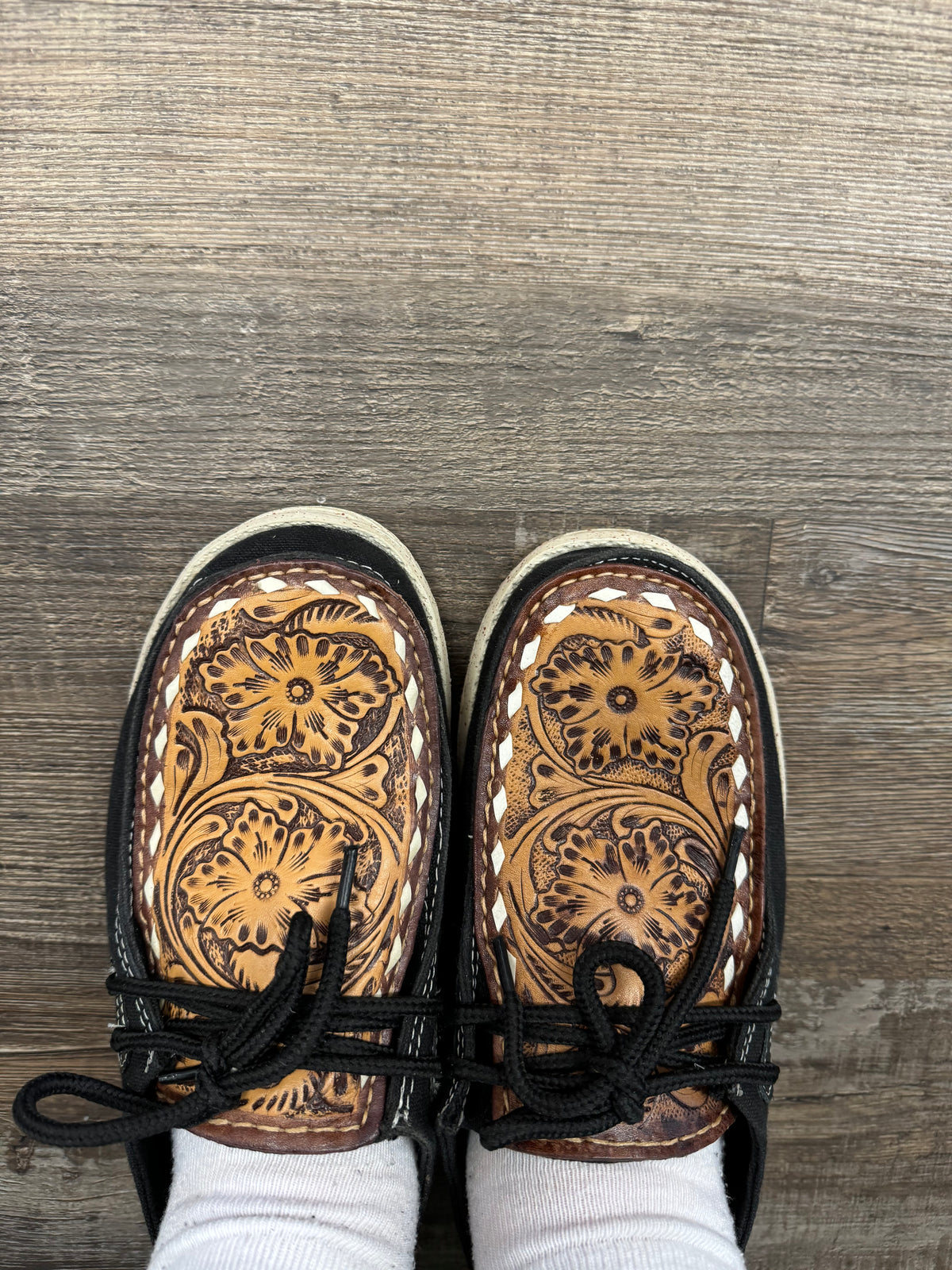 HAND TOOLED LEATHER CANVAS SHOES